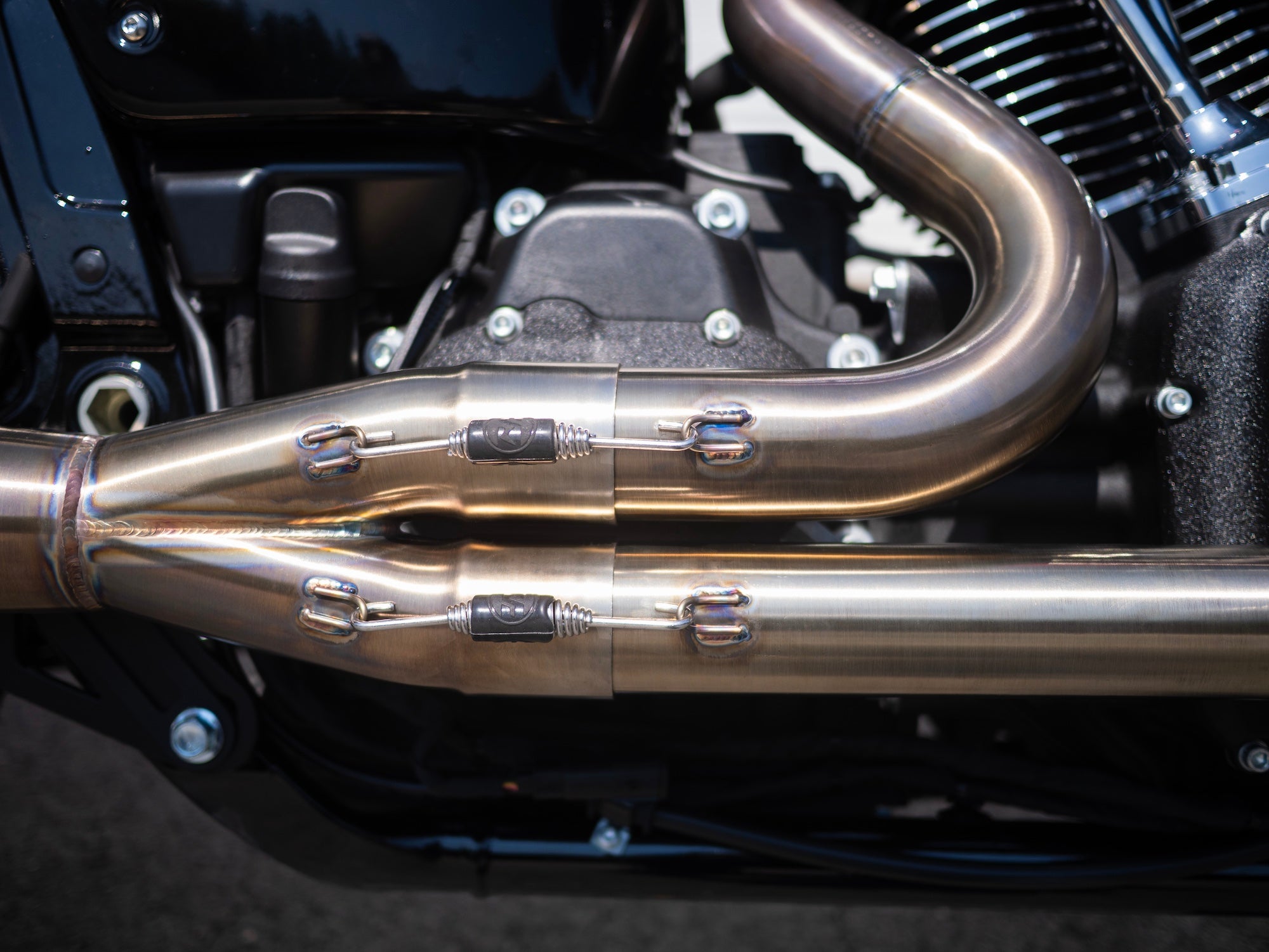 rough&sweII Mサイズ Harley-Davidson M8 Softail Mid-Length Exhaust – Sawicki Speed